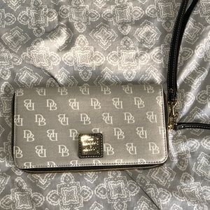 Dooney & Bourke wallet